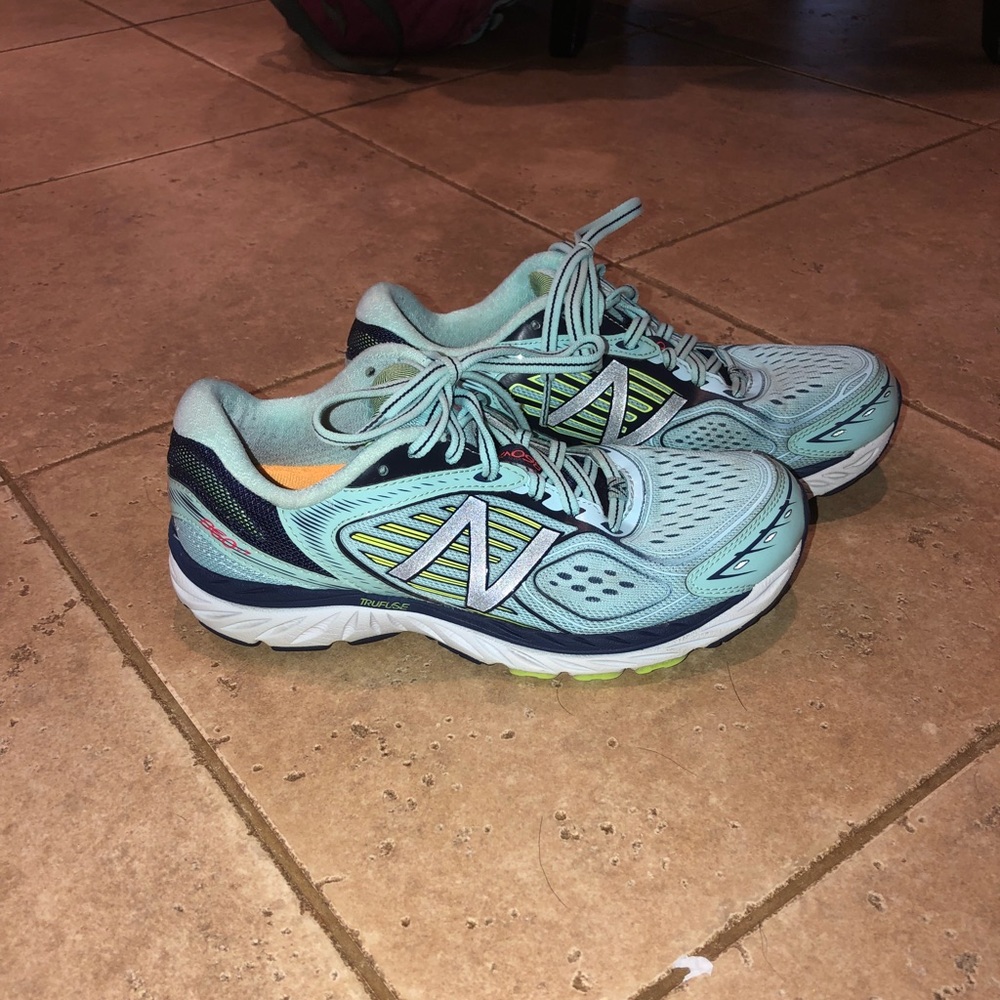 Women’s New Balance 860v7 Running Shoes